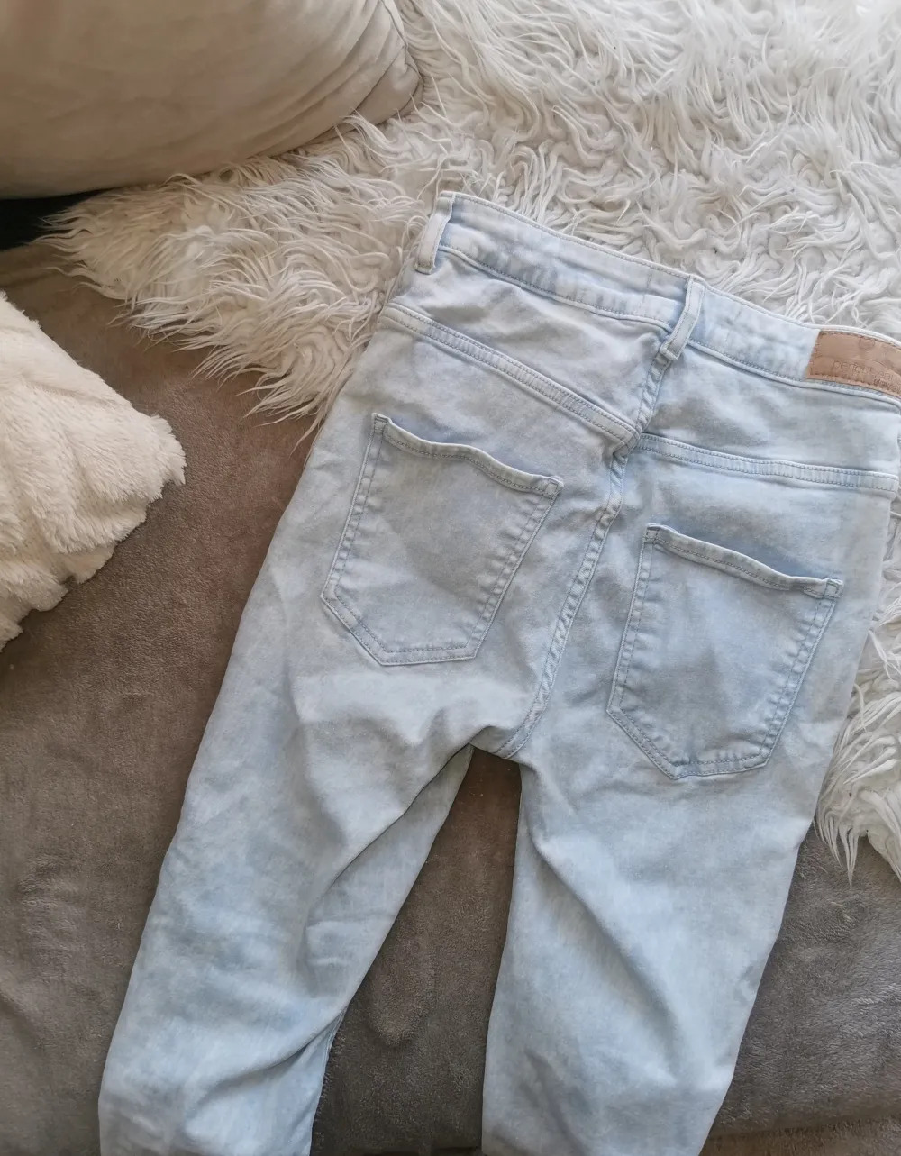 Ljusa stentvättade jeans från Gina Tricot, modell MOLLY stl M Högmidjade och slimmade, Använda kanske 2 gånger  100:- . Jeans & Byxor.