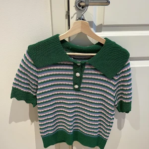 Tröja från Zara i strl M - Oanvänd tröja från Zara i strl M, jag upplever den dock liten i storleken. 