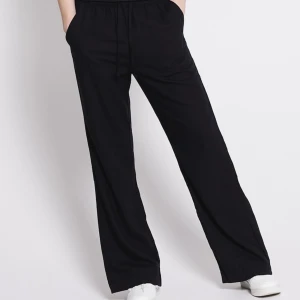 Linnebyxor  - Säljer ett par linnebyxor, verkligen super sköna nu till sommaren❤️ 