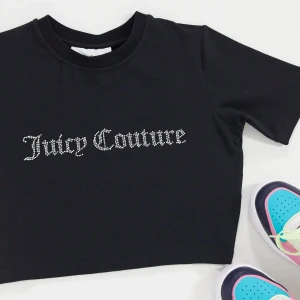 Juicy couture crop top  - Den är storlek S oanvänd. Skriv privat om ni har frågor 💕💕(bilderna är inte mina)  