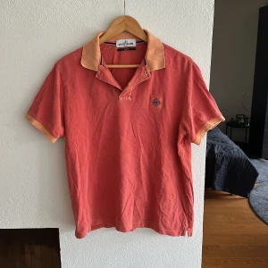 Stone Island Piké Tröja - Äldre Stone island piké. Storlek XL men passar mittemellan M & L.