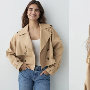 Short trench coat strl XS från Gina tricot  - Säljer en kort kappa från Gina tricot i strl XS. Är oversize i modellen så passar bra på mig som även har S. Använd 2 gånger 