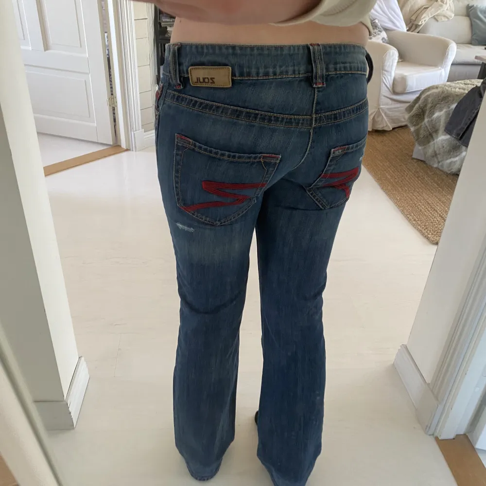 Ett par snygga jeans från Zoul⭐️ Jag vet inte riktigt storlek men skulle tro W26L32 💕 Dem har inte kommit till mycket användning och ser nya ut💕. Jeans & Byxor.