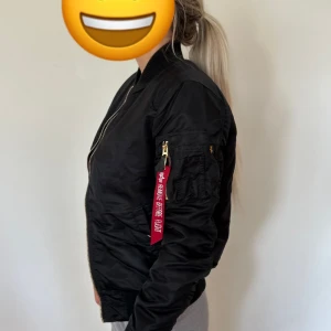 Alpha Industries Bomberjacka  - Knappt använd, Storlek S