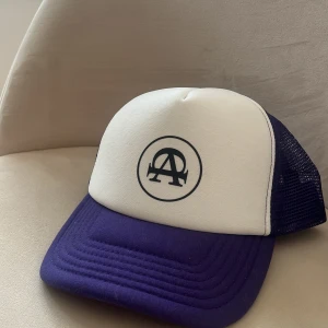 All cap 1 purple foam - Säljer min all cap 1 för att jag inte använder den så mycket. Jag har använt den endast 2 gånger så den är som ny.