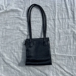 Snake skin väska - Möts upp på Söder, fraktar ej. ❤️‍🔥