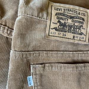 Manchesterbyxor  - Manchesterbyxor från levis. I gott skick, säljer då dom tyvärr inte kommer till användning 