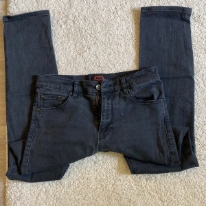 Crocker jeans - Säljer dessa crocker jeans pågrund av att jag inte använder dom längre. De är inte slim.