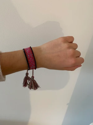 Zadig armband  - Intresserarkoll på mitt Zadig armband! Är i bra skick och en lite påse till kommer. Säljer endast om jag får ett års pris för den🩷
