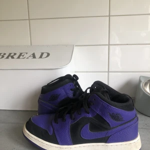 Jordans  - Jordans storlek 37 , köpta på JD. Använda lite 😊  Möts upp i Sthlm 