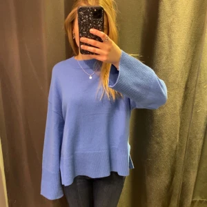 Stickad tröja - Intressekoll på min fina blå stickade tröja från Kappahl, kommer inte så mycket till användning💞köpt för 399