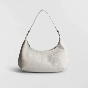 Väska - Nästan helt oanvänd väska från gina tricot !🤩  Nypris var 299 säljer för 49kr💕