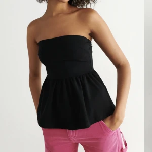 Söt topp med volang 💗 - Jättesöt topp med volang från Gina Tricot☺️ Använd få gånger så i väldigt fint skick! 💗