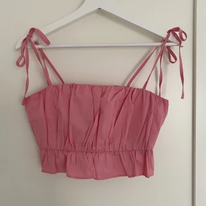 Rosa topp NA-KD - Söt topp från NAKD som endast använts en gång, därav i mycket fint skick 🩷