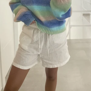 Linneshorts  - Snygga linneshorts från Gina tricot . Använda få gånger och är som nyskick, inga fläckar etc. Man får betala frakten själv ❤️