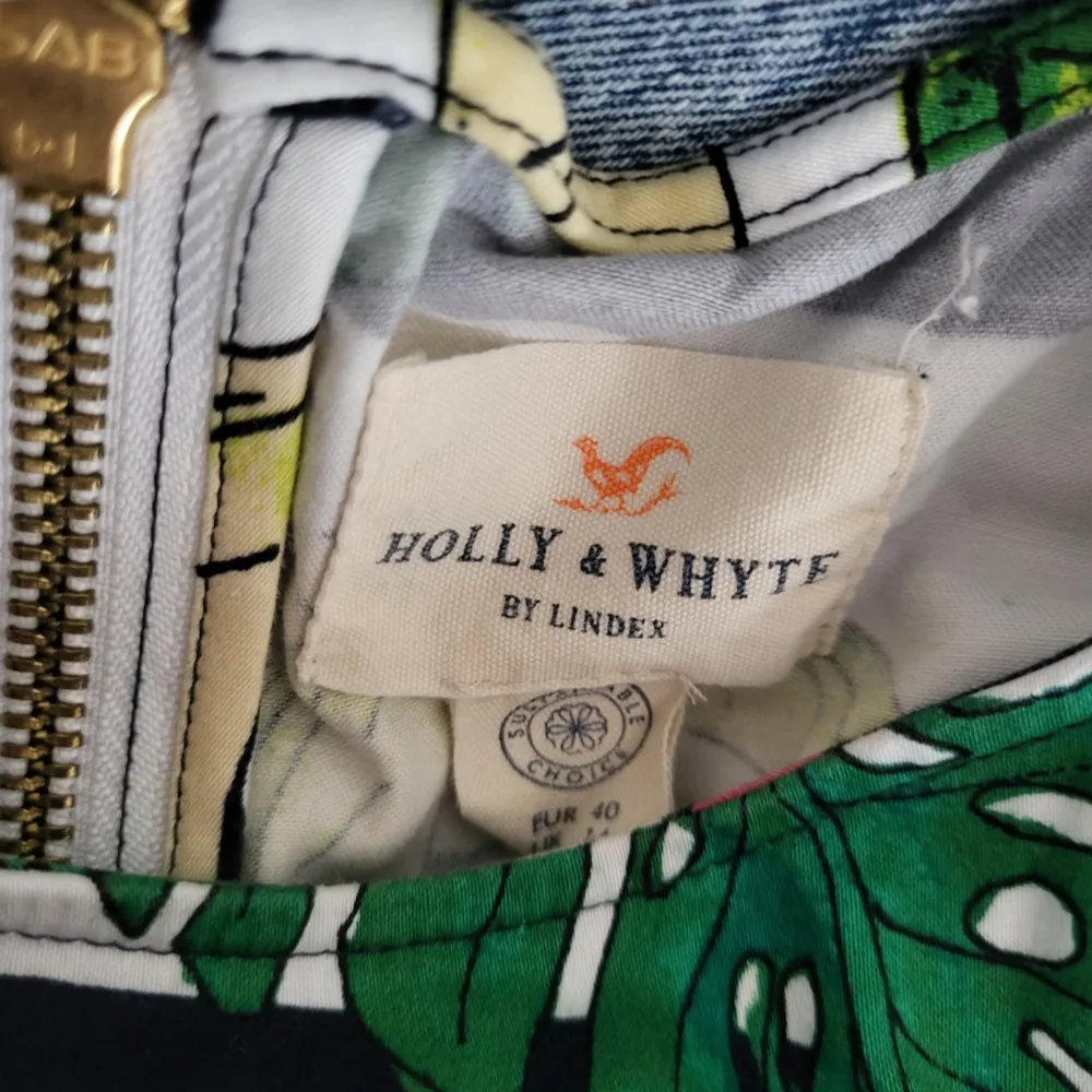 Jättesöt randih klänning med mönster på det från Holly & Whyte, Lindex💕. Klänningar.
