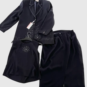 Oanvändt glitter kostym set - Vintage kostym set med glittriga detaljer som säljs alltihop tillsammans.   