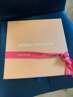 Louis Mössa - Louis Vuitton mössa. Skick 9/10. Kvitto och box medföljer! Nypris ligger på 3799kr