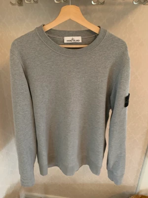 Stone Island sweatshirt - Hej hej, säljer en Stone Island tröja  Storlek Medium RFID och QR kod som verifierar äkthet Hämtas eller skickas