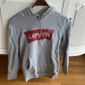 Levi’s hoodie - Strl s