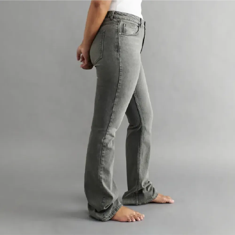 Säljer dessa skit snygga bootcut jeans från Gina Tricot då jag inte använder dom. Köpt för 500 men säljer för 250, pris kan diskuteras vid snabb affär😘. Jeans & Byxor.