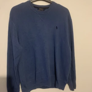 Sweatshirt  - Sweatshirt från Ralph Lauren. Kommer inte till användning längre. Jätte fint skick. Nypris mellan 699-799kr. 