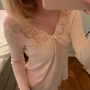 Odd Molly Topp - Supersöt Odd molly topp 🧸🎀 i fint skick ! Passar storlek S ♡ kontakta mig privat vid frågor & funderingar 🧚‍♀️ frakt ingår!