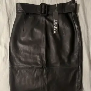 Never Warn Esprit leather skirt. New price 1599 SEK.