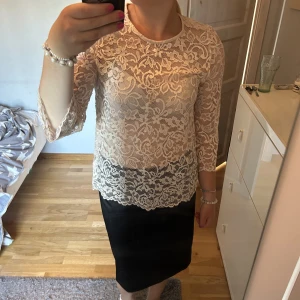 Blommig blus - Blommig blus från Gina tricot. storlek S