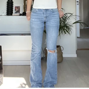 Lågmidjade jeans  - Lågmidjade jeans från Gina (lånad bild, kp för egna🩵) stl:34 nypris:500&