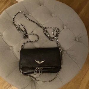 Zadig & Voltarie - En Zadig & Voltarie väska. Äkta. Säljer för att jag inte får någon användning av den. Inga defekter. Nypris 2800kr. Skickar direkt när köparen har betalt. 