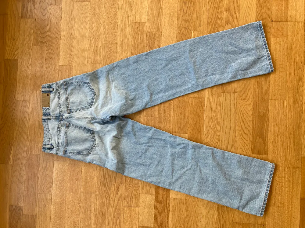 Fina jeans, stl XXS, från Lager 157.  Långa ben. . Jeans & Byxor.