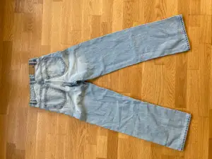 Fina jeans, stl XXS, från Lager 157.  Långa ben. 