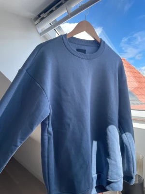 Bershka tröja  - Knappt använt tröja Storlek xs men är loose fit 