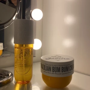 Parfym - Säljer parfym/bodymist o bodylotion använder inte, nästan helt fulla båda två!💕