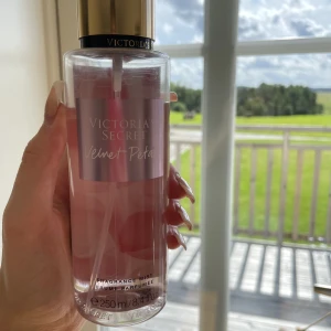 Victoria’s secret parfym - Parfym med mycket produkt kvar. Kommer inte till användning längre.