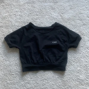 ICIW träningstopp - ICIW träningstopp sitter tajt, använt fåtal gånger, storlek S, hör av dig för frågor/bilder 🥰