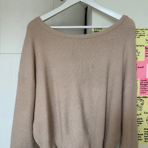 Zara tröja - En beige/rosa tröja i storlek S. Köparen står för frakt