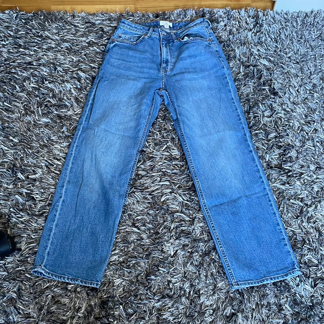 Högmidjade ljusblåa pösiga jeans - 91