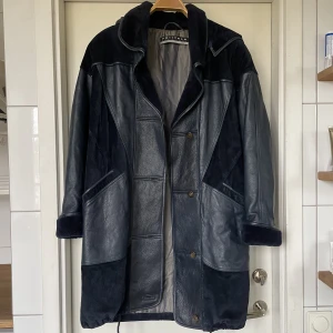 Blå läder kappa  - Super snygg blå läder  kappa! 😍