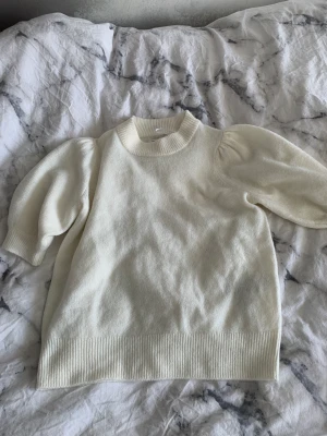 Fin stickad tröja  - Säljer denna stickade från Only superfint skick👌🏻