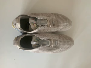 Nike vapormax  - Fräscha skor, 9/10 skick, felfria. Nypris 2499kr, köparen står för frakt 😃