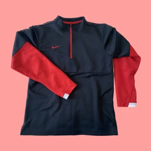 Tenniströja  - Som ny. 