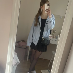 Lusblå sip up hoodie  - Så söt slutsåld kofta från Shein💘 Endast använt ett fåtal gånger! Priset kan diskuteras vid snabb affär💗