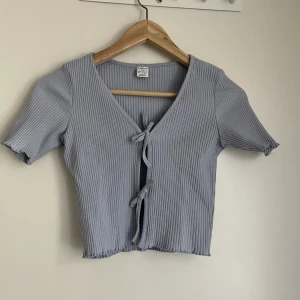 Knyttopp Lindex - Topp från Lindex Ljusblå (ej grå) Stl 146/152 Djur/rökfritt hem