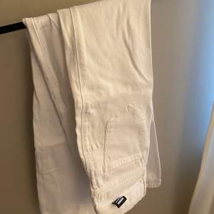 Vita bootcut jeans från DRdenim, använda fåtal gånger 