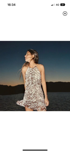 Zara klänning  - Svin snygg zara klänning nu till våren/sommaren. Helt ny me prislapp kvar. Nypris 500