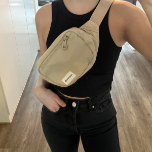 Midjeväska - Beige midjeväska från Björn Borg, har aldrig kommit till användning så den är i nyskick.🤎