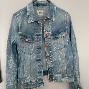 Jeansjacka  - Cool jacka i strechigt jeanstyg