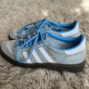 Adidas Spezial - Schyssta adidas i använt skick ger dock en härlig look. St. 38 2/3